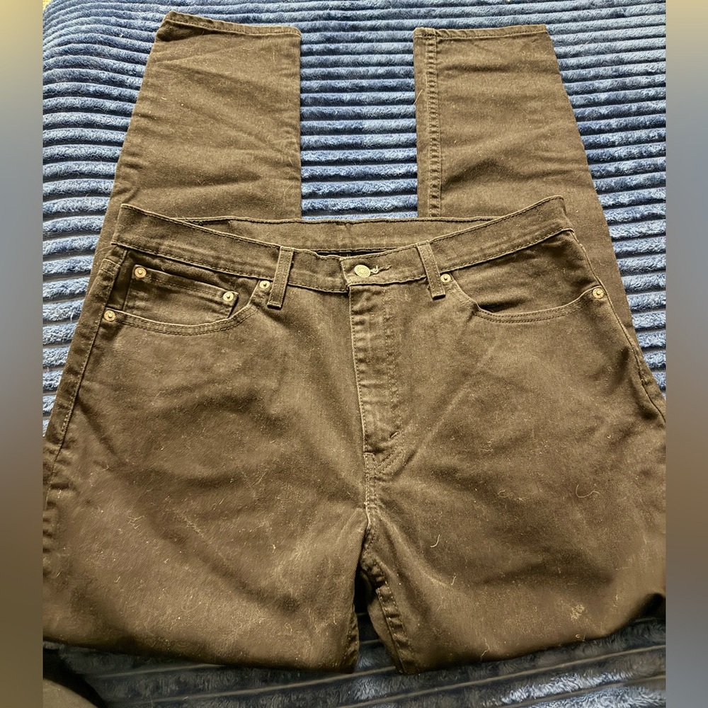 Black Levi's 512 Jeans